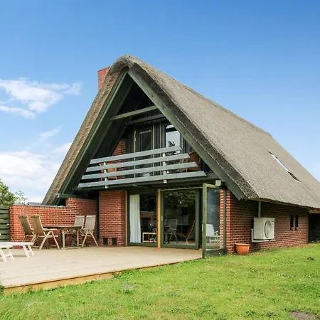 Tofi - 400m From The Sea By Interhome